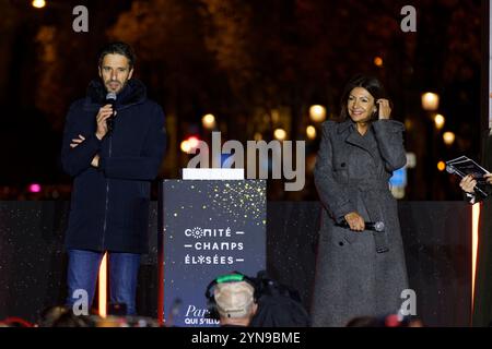 Paris, Frankreich. November 2024. Tony Estanguet, Präsident des Organisationskomitees für die Olympischen und Paralympischen Spiele 2024, eröffnet am 24. November 2024 in Paris die Weihnachtsbeleuchtung auf der Champs-Elysees Avenue. Die Champs-Elysées werden vom 24. November 2024 bis 6. Januar 2025 mit tausend Lichtern leuchten. Quelle: Bernard Menigault/Alamy Live News Stockfoto