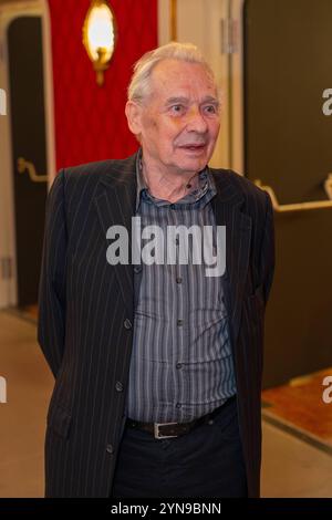 Wien, Österreich. November 2024. Verleihung des Nestroy-Theaterpreises 2024 im Volkstheater Wien, Österreich, am 24. November 2024. Felix MITTERER. - 20241124 PD15709 Credit: APA-PictureDesk/Alamy Live News Stockfoto