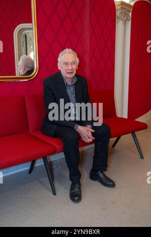 Wien, Österreich. November 2024. Verleihung des Nestroy-Theaterpreises 2024 im Volkstheater Wien, Österreich, am 24. November 2024. Felix MITTERER. - 20241124 PD15719 Credit: APA-PictureDesk/Alamy Live News Stockfoto