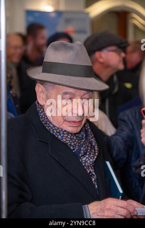 Wien, Österreich. November 2024. Verleihung des Nestroy-Theaterpreises 2024 im Volkstheater Wien, Österreich, am 24. November 2024. Felix MITTERER. - 20241124 PD15680 Credit: APA-PictureDesk/Alamy Live News Stockfoto