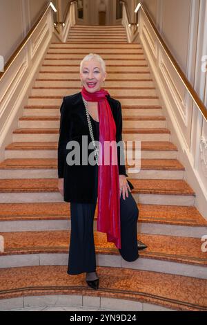 Wien, Österreich. November 2024. Verleihung des Nestroy-Theaterpreises 2024 im Volkstheater Wien, Österreich, am 24. November 2024. Sona MACDONALD. - 20241124 PD15612 Credit: APA-PictureDesk/Alamy Live News Stockfoto