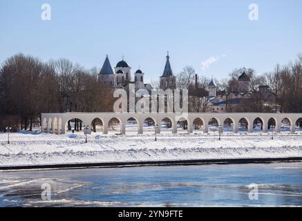 Veliky Nowgorod, Jaroslaw's Court im Winter Stockfoto