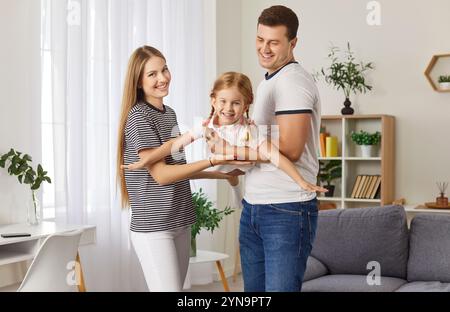 Mutter, Vater Und Tochter Spielen Zusammen Zu Hause Und Genießen Die Familienzeit Stockfoto