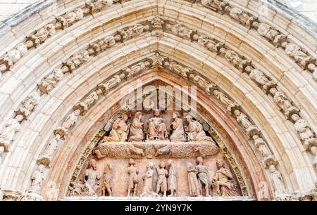 Eintritt in die gotische Iglesia de San Esteban, Burgos, Spanien Stockfoto