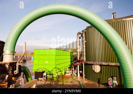 Rohre und Tanks im anaeroben Biodigester Stockfoto