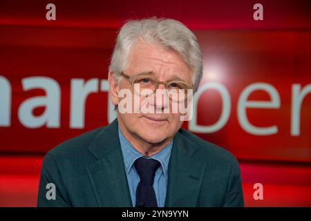 Köln, Deutschland. Juni 2018. ARCHIVFOTO: Marcel REIF wird am 27. November 2024 75 Jahre alt, Marcel REIF, Sportexperte und Journalist, Porträt, Porträt, zugeschnittenes Einzelbild, einzelnes Motiv, „Hard but fair“, Fernsehsendung, Talkshow, Thema: „der Ball läuft, alles ist immer noch möglich: viel Spaß mit der Weltmeisterschaft in Russland?“, 18. Juni 2018, Credit: dpa/Alamy Live News Stockfoto