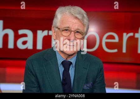 Köln, Deutschland. Juni 2018. ARCHIVFOTO: Marcel REIF wird am 27. November 2024 75 Jahre alt, Marcel REIF, Sportexperte und Journalist, Porträt, Porträt, zugeschnittenes Einzelbild, einzelnes Motiv, „Hard but fair“, Fernsehsendung, Talkshow, Thema: „der Ball läuft, alles ist immer noch möglich: viel Spaß mit der Weltmeisterschaft in Russland?“, 18. Juni 2018, Credit: dpa/Alamy Live News Stockfoto