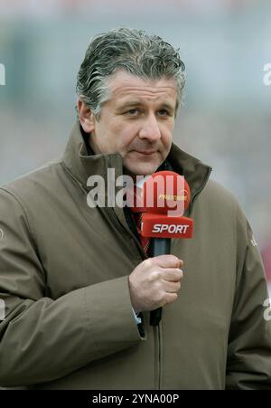 ARCHIVFOTO: Marcel REIF wird 75 Jahre alt am 27. November 2024, 02SN Reif 0103SP.jpg Marcel REIF, Deutschland, Sportmoderator, Sportreporter, mit Premiere-Mikrofon, Büste, HF? Stockfoto