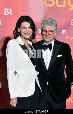 ARCHIVFOTO: Marcel REIF wird am 27. November 2024 75 Jahre alt, Marion Kiechle mit Ehemann Marcel reif. Bayerischer Filmpreis 2018-Roter Teppich, Roter Teppich, am 25. Januar 2019 im Prinzregententheater in München. ? Stockfoto