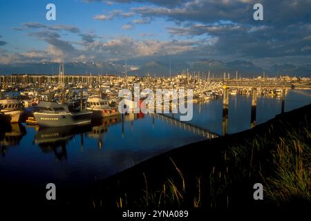 Sonnenuntergang auf den Booten der Homer Nehrung, Kenai Peninsula, Alaska. Stockfoto