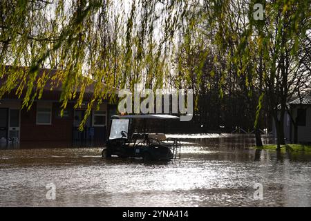 Hochwasser bedeckt Teile des Billing Aquadrome in Northamptonshire. Sturm Bert wird auch in Montag zu Störungen führen, nachdem sintflutartige Regengüsse am Wochenende „verheerende“ Überschwemmungen verursacht haben. Bilddatum: Montag, 25. November 2024. Stockfoto