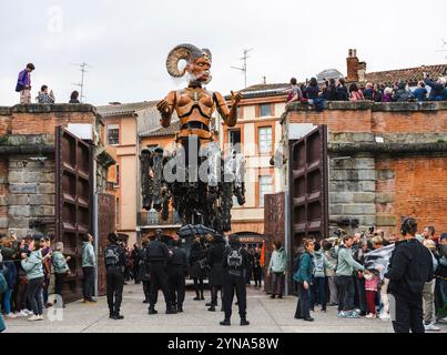 Frankreich, Occitanie, Midi-Pyrenäen, Haute-Garonne, Toulouse, Lebensszene aus einer Show in der Mitte der Straße, von der Firma La Machine in Toulouse mit fantastischen mechanischen Legenden, die um eine grandiose urbane Oper kämpfen Stockfoto