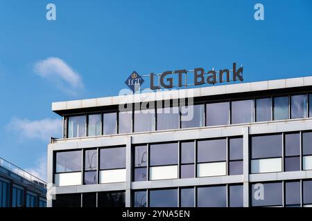 Außenansicht des LGT-Bankgebäudes. Die LGT Bank (Liechtenstein Global Trust) ist die Vermögensverwaltungsgruppe des Fürstentums Liechtenstein Stockfoto