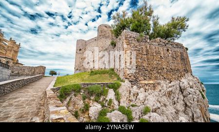 Schloss von Castro-Urdiales, spanisches Kulturgut aus dem 13. Jahrhundert, Castro-Urdiales, Kantabrien, Spanien, Europa Stockfoto