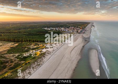 Frankreich, Somme, Baie de Somme, Marquenterre, Quend-Plage, Quend-Plage und die Dünen von Marquenterre (aus der Vogelperspektive) Stockfoto