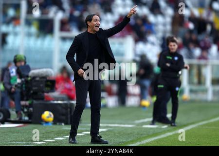 Alessandro Nesta, Cheftrainer des AC Monza, Gesten während des Fußballspiels der Serie A zwischen Torino FC und AC Monza im Stadio Olimpico am 24. november 2024 in Turin, Italien. Stockfoto