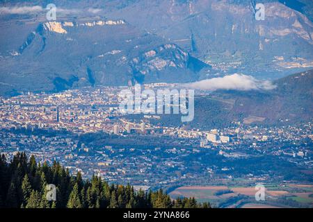 Frankreich, Isere, Umgebung von Grenoble, La Combe-de-Lancey im Belledonne-Massiv, Panoramablick über Grenoble Stockfoto