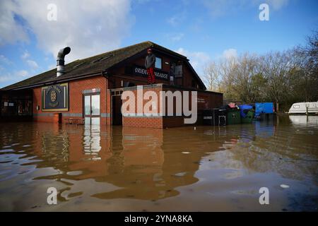 Hochwasser bedeckt Teile des Billing Aquadrome in Northamptonshire. Sturm Bert wird auch in Montag zu Störungen führen, nachdem sintflutartige Regengüsse am Wochenende „verheerende“ Überschwemmungen verursacht haben. Bilddatum: Montag, 25. November 2024. Stockfoto