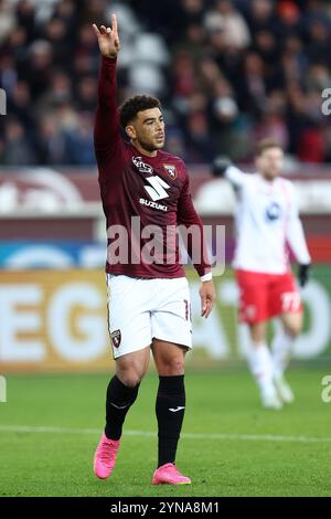 Turin, Italien. November 2024. Che Adams vom Torino FC Gesten während des Fußballspiels der Serie A zwischen Torino FC und AC Monza im Stadio Olimpico am 24. november 2024 in Turin. Quelle: Marco Canoniero/Alamy Live News Stockfoto