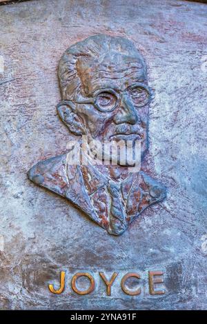 Irland, Dublin, berühmtes irisches Schriftstellerdenkmal im Garten der St. Patrick's Cathedral, James Joyce Stockfoto