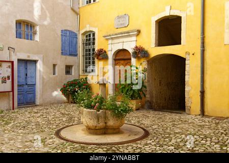 Frankreich, Alpes de Haute Provence, regionaler Naturpark Verdon, Riez, Altstadt, Place de la Mairie Stockfoto