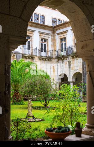 Portugal, Zentralregion, Coimbra, Rua da Sofia, Grace Colégio da Graca aus dem 16. Jahrhundert oder Kirche unserer Lieben Frau von Gnade, Teil der Universi Stockfoto