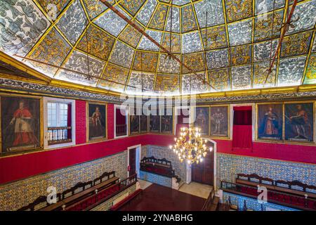 Portugal, Zentralregion, Coimbra, Universität von Coimbra (Weltkulturerbe), 1290 von König Dinis gegründet, der Königspalast, die große Halle der Akte, ehemaliger Thronsaal Stockfoto