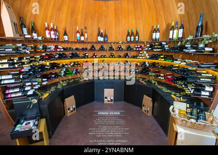 Portugal, Region Nord, Amarante, Loja Dolmen, Zentrum für die Förderung lokaler Erzeugnisse und Weine aus dem Gebiet Douro Verde Stockfoto