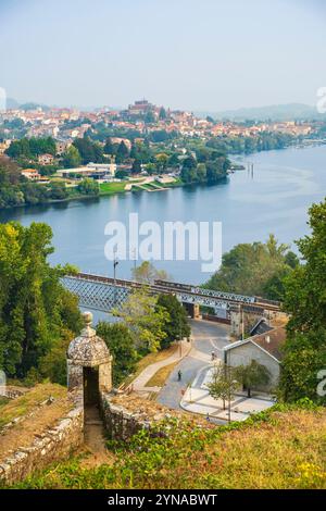 Portugal, nördliche Region, Valenca do Minho, Etappe auf dem portugiesischen Zentralweg, einer der Wege in Richtung Santiago de Compostela, Festung aus dem 16. Bis 17. Jahrhundert, Blick auf den Fluss Minho und Tui in Spanien Stockfoto