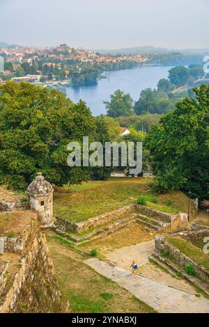 Portugal, nördliche Region, Valenca do Minho, Etappe auf dem portugiesischen Zentralweg, einer der Wege in Richtung Santiago de Compostela, Festung aus dem 16. Bis 17. Jahrhundert, Blick auf den Fluss Minho und Tui in Spanien Stockfoto