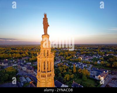 Frankreich, Morbihan, Heiligtum von Sainte Anne d'Auray, Basilika (aus der Vogelperspektive) Stockfoto