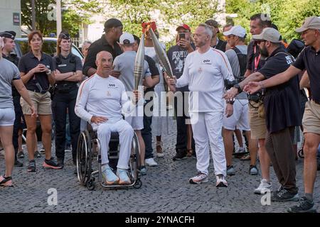 Frankreich, Paris, Saint-Lambert-Viertel, paralympisches Fackelrelais auf dem Périchaux-Platz Stockfoto