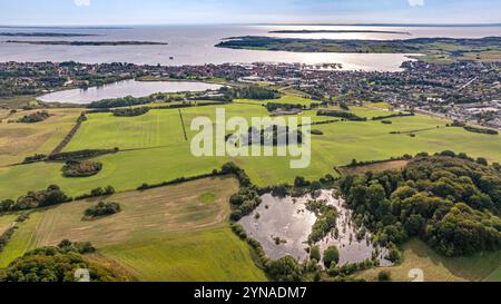 Dänemark, Fionie, Fåborg, UNESCO-Weltgeopark des Südfionie Archipels des Sees und der Felder mit Blick auf den See (aus der Vogelperspektive) Stockfoto