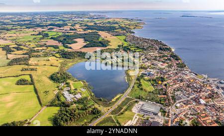 Dänemark, Fionie, Fåborg, UNESCO-Weltgeopark des Südfionie Archipels des Sees und der Felder mit Blick auf den See (aus der Vogelperspektive) Stockfoto