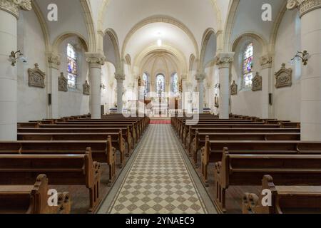 Frankreich, Meurthe et Moselle, Bouxieres sous Froidmont, unsere Lieben Frau von der Geburt Kirche, Buntglasfenster des Chors im Jahr 1924 aus Meisterglas Stockfoto