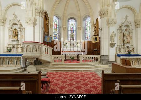 Frankreich, Meurthe et Moselle, Bouxieres sous Froidmont, unsere Lieben Frau von der Geburt Kirche, Buntglasfenster des Chors im Jahr 1924 aus Meisterglas Stockfoto