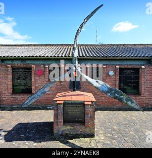 Yorkshire Air Museum die Botschaft beschädigte den Propeller eines Halifax-Bombers, der hier für die verlorenen Flieger diente Stockfoto