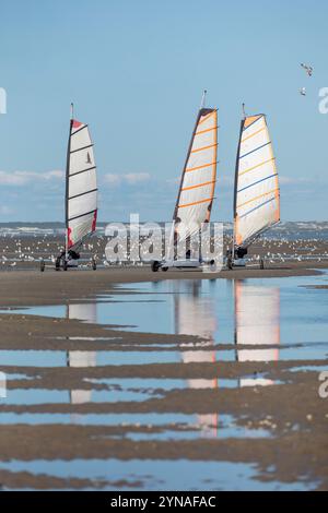 Frankreich, Somme, Quend-Plage, Sandyachten am Strand Stockfoto