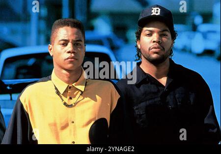 BOYZ IN THE HOOD 1991 Columbia Pictures Film mit Cuba Gooding Jnr. Links als Tre Styles und Ice Cube als darin 'Doughboy' Baker Stockfoto