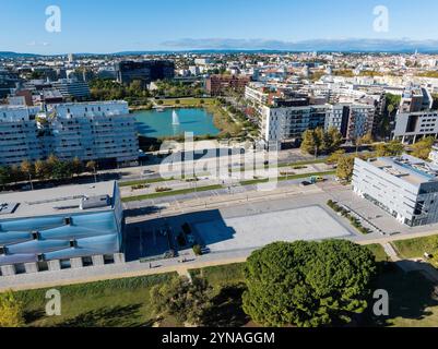 Frankreich, Herault (34), Montpellier, Quartier de Port Marianne, parc Georges Charpak (vue aerienne) Stockfoto