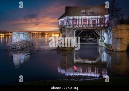 Frankreich, Eure, Vernon, Vernonnet, die alte Wassermühle auf der mittelalterlichen Brücke Stockfoto