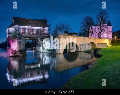 Frankreich, Eure, Vernon, Vernonnet, die alte Wassermühle auf der mittelalterlichen Brücke, die Château des Tourelles Stockfoto