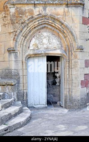 Frankreich, Aveyron, Estaing, das Schloss von Estaing aus dem 15. Jahrhundert, das dem ehemaligen Präsidenten Valery Giscard d’Estaing gehörte Stockfoto