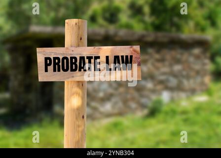 Die Botschaft des Nachlassgesetzes ist auf Holzschild mit verschwommenem Hintergrund geschrieben. Symbol für das konzeptionelle Nachlassgesetz. Kopierbereich. Stockfoto