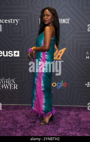 Los Angeles, ca. 24. November 2024. Yetide Badaki von den Erben von Afrika und Koshie Mills halten am 24. November 2024 in Los Angeles, Kalifornien, das 7. Annual International Women of Power Awards Luncheon. Quelle: Faye Sadou/Media Punch/Alamy Live News Stockfoto