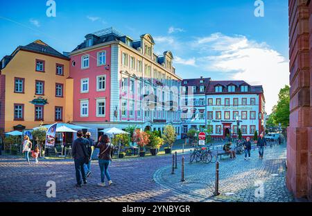 HEIDELBERG, BADEN-WUERTTEMBERG, DEUTSCHLAND - CA. MAI 2023: Neckarstaden der Heidelberger Stadt. Stockfoto