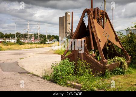 Großbritannien, England, Gloucestershire, Vale of Berkeley, Sharpness, industrielle Greifvorrichtung am Eingang zu Docks Stockfoto