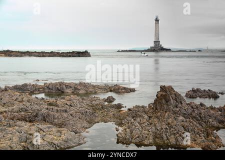 049 Leuchtturm Phare de Goury in der Straße Raz Blanchard-Alderney Race neben Cap la Hague, Cotentin Peninsula NW Tip, Normandie. La Hague-Frankreich. Stockfoto