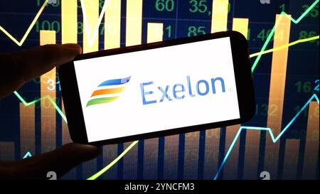 Konskie, Polen – 24. November 2024: Logo der Exelon Corporation auf dem Mobiltelefon Stockfoto