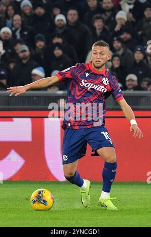 Rom, Latium. November 2024. Jesper Karlsson von Bologna während des Spiels der Serie A zwischen Lazio und Bologna im Olympiastadion in Rom, Italien, 24. November 2024. AllShotLive Credit: SIPA USA/Alamy Live News Stockfoto